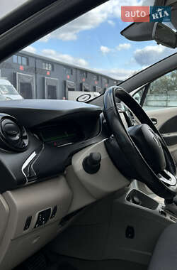 Хетчбек Renault Zoe 2016 в 