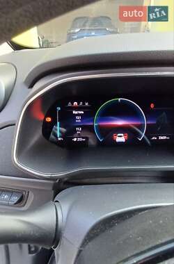 Хэтчбек Renault Zoe 2021 в 