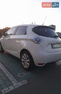 Хэтчбек Renault Zoe 2015 в 