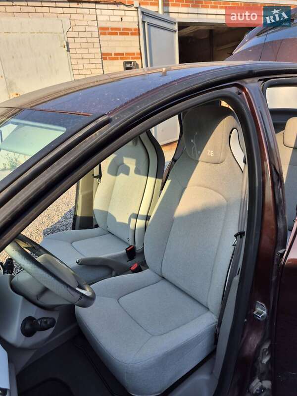 Хетчбек Renault Zoe 2014 в Запоріжжі