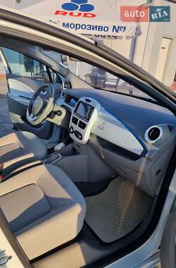 Хэтчбек Renault Zoe 2012 в 