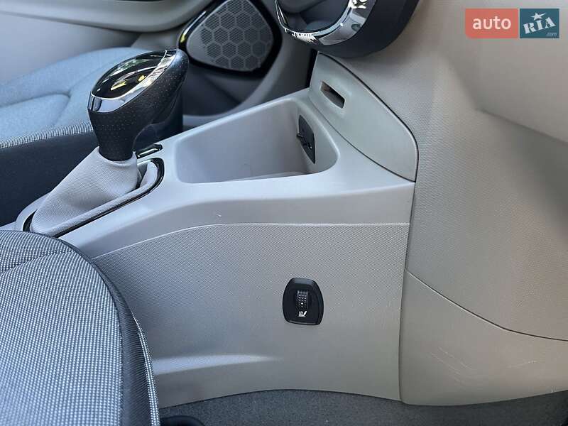 Хэтчбек Renault Zoe 2015 в Львове