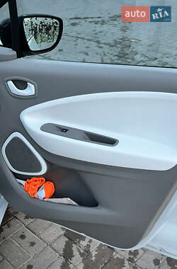 Хэтчбек Renault Zoe 2013 в 