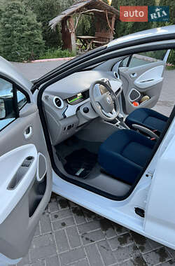 Хэтчбек Renault Zoe 2013 в 