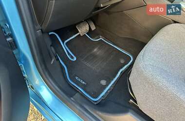 Хэтчбек Renault Zoe 2021 в 