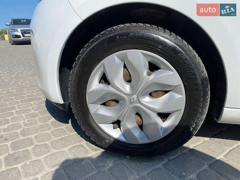 Хэтчбек Renault Zoe 2015 в Львове