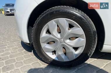 Хэтчбек Renault Zoe 2015 в 