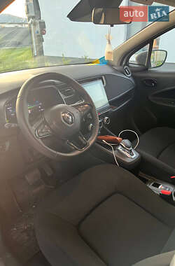 Хэтчбек Renault Zoe 2021 в 