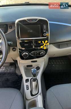 Хэтчбек Renault Zoe 2016 в 