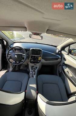 Хэтчбек Renault Zoe 2016 в 