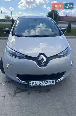 Хэтчбек Renault Zoe 2016 в 