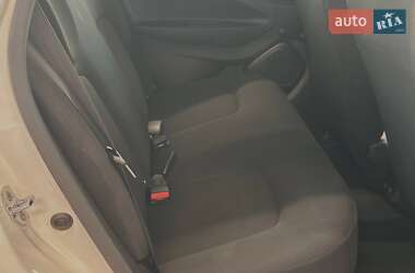 Хэтчбек Renault Zoe 2020 в 