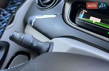 Хэтчбек Renault Zoe 2017 в 