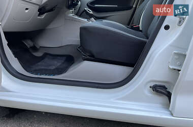 Хэтчбек Renault Zoe 2017 в 