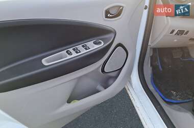 Хэтчбек Renault Zoe 2016 в 