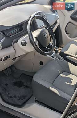 Хэтчбек Renault Zoe 2015 в 