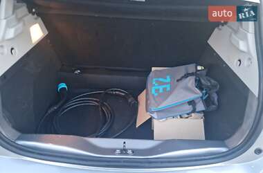 Хэтчбек Renault Zoe 2015 в 