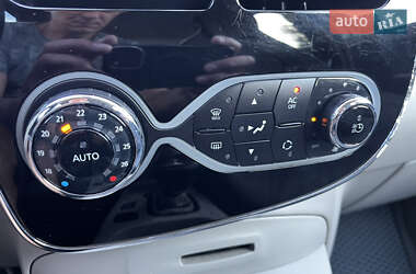 Хэтчбек Renault Zoe 2014 в 