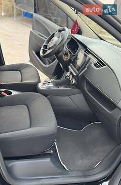 Хэтчбек Renault Zoe 2020 в 