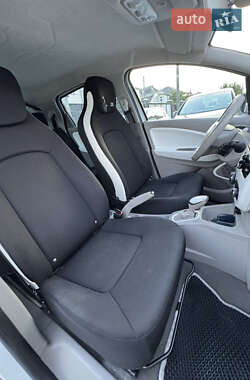 Хэтчбек Renault Zoe 2015 в 