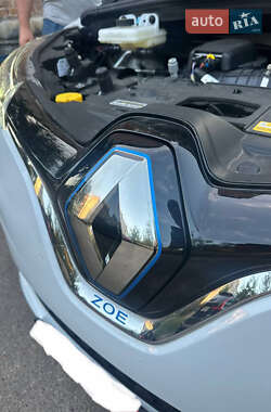 Хэтчбек Renault Zoe 2020 в 