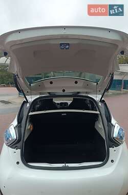 Хэтчбек Renault Zoe 2017 в 