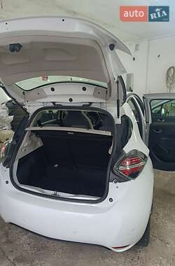 Хэтчбек Renault Zoe 2021 в 