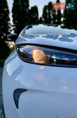 Хэтчбек Renault Zoe 2017 в 