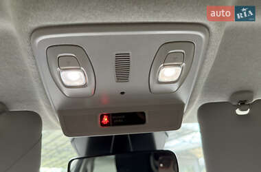 Хэтчбек Renault Zoe 2020 в 