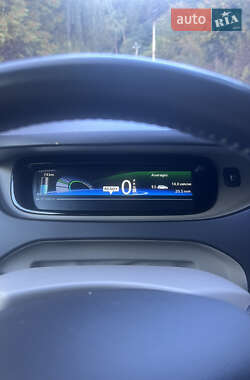 Хэтчбек Renault Zoe 2015 в 