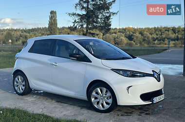 Хэтчбек Renault Zoe 2015 в 