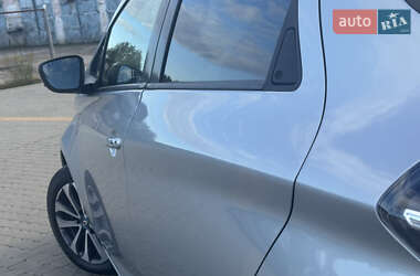 Хэтчбек Renault Zoe 2020 в 
