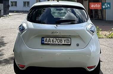 Хэтчбек Renault Zoe 2016 в 