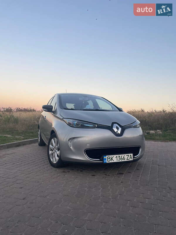 Хэтчбек Renault Zoe 2015 в 