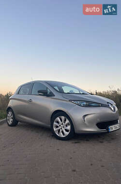 Хэтчбек Renault Zoe 2015 в 