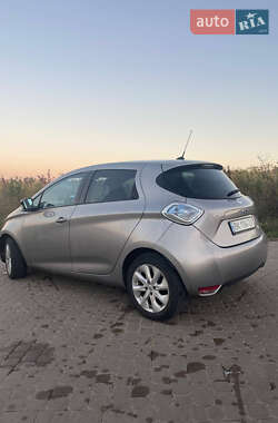 Хэтчбек Renault Zoe 2015 в 