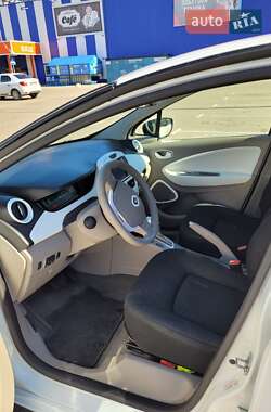 Хэтчбек Renault Zoe 2016 в 