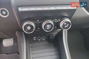 Хэтчбек Renault Zoe 2020 в 
