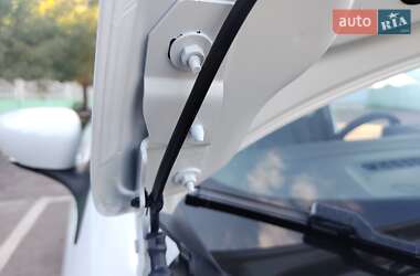 Хэтчбек Renault Zoe 2020 в 