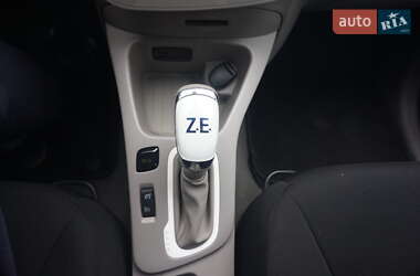 Хэтчбек Renault Zoe 2015 в 
