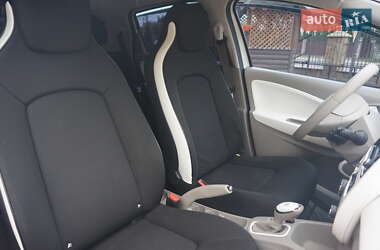 Хэтчбек Renault Zoe 2015 в 