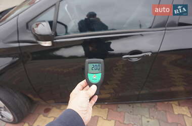 Хэтчбек Renault Zoe 2016 в 