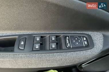 Хэтчбек Renault Zoe 2020 в 
