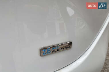 Хэтчбек Renault Zoe 2019 в 