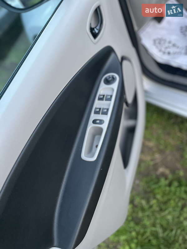 Хэтчбек Renault Zoe 2015 в Львове