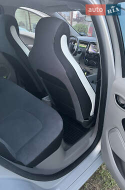 Хэтчбек Renault Zoe 2015 в 