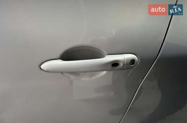 Хэтчбек Renault Zoe 2015 в 