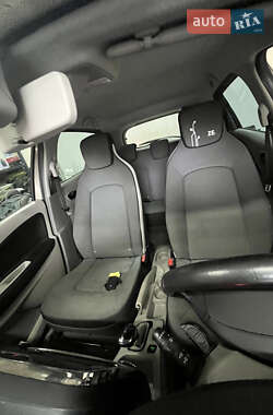 Хэтчбек Renault Zoe 2015 в 