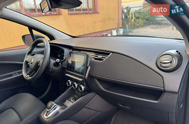 Хэтчбек Renault Zoe 2020 в 