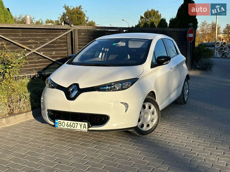 Хэтчбек Renault Zoe 2015 в 